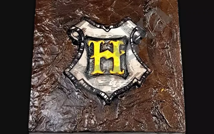 Caja cuadrada Hogwarts dorado